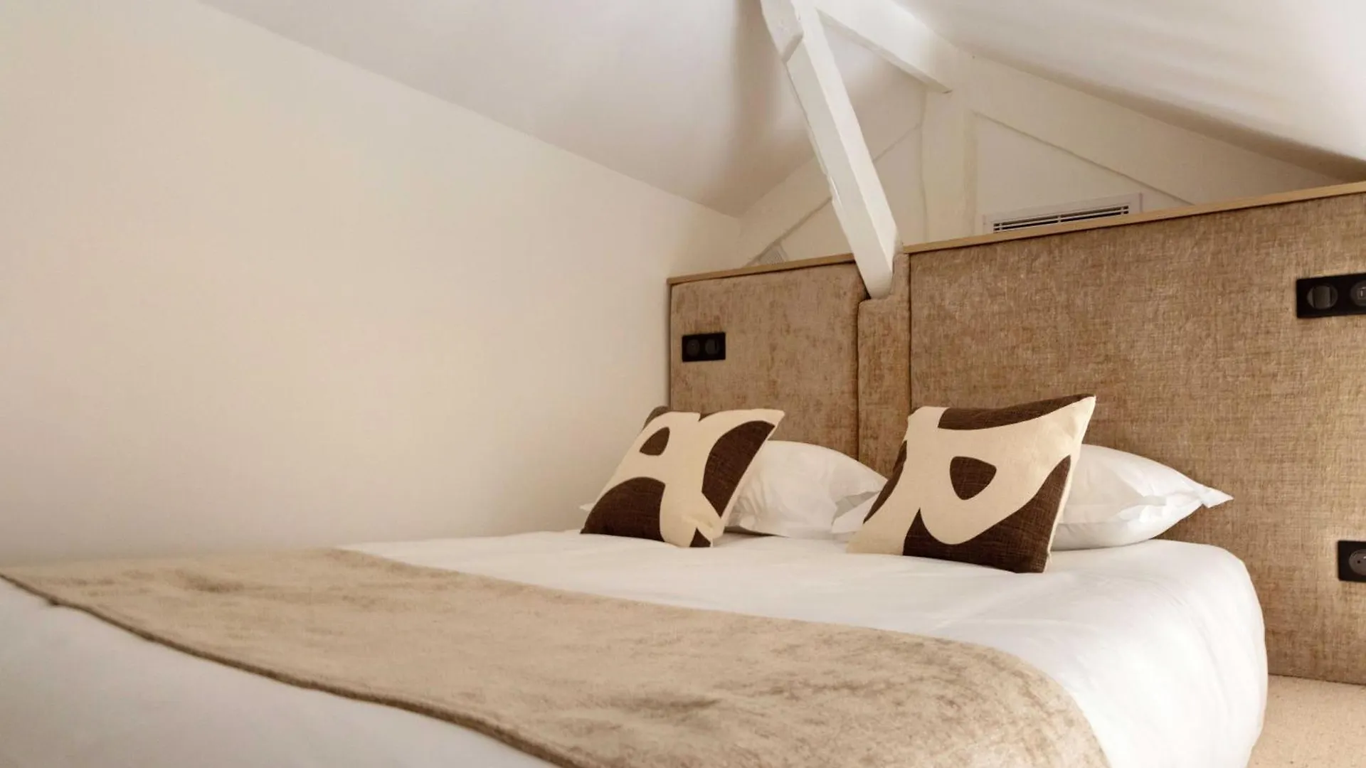 Luxury House With Ac - 6bd-12p - Batignolles *